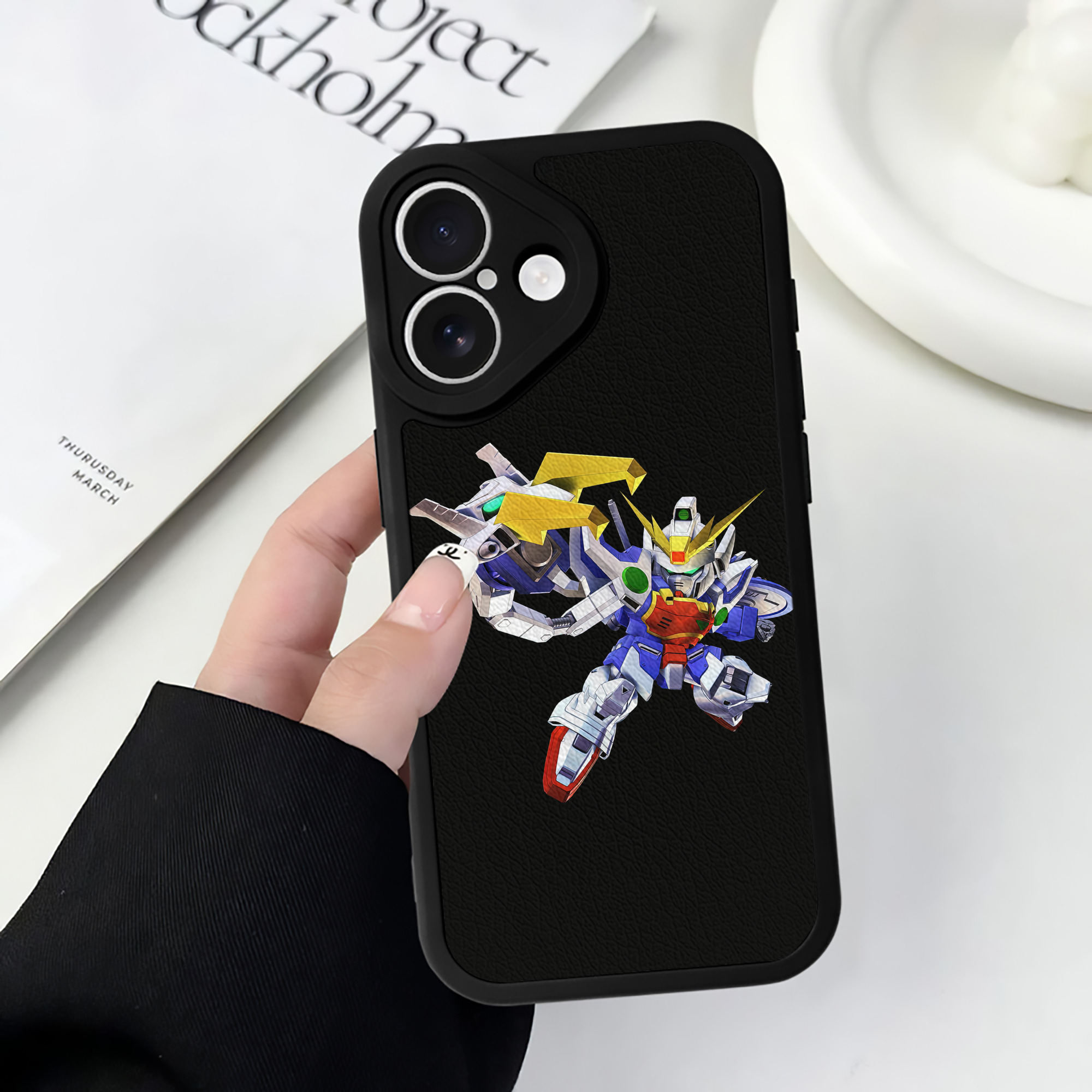 （画像用） 機動戦士ガンダム Mobile Suit Gundam 【iPhone 16シリーズ対応】シリコンスマホケース（レザー調） 材質：シリコン